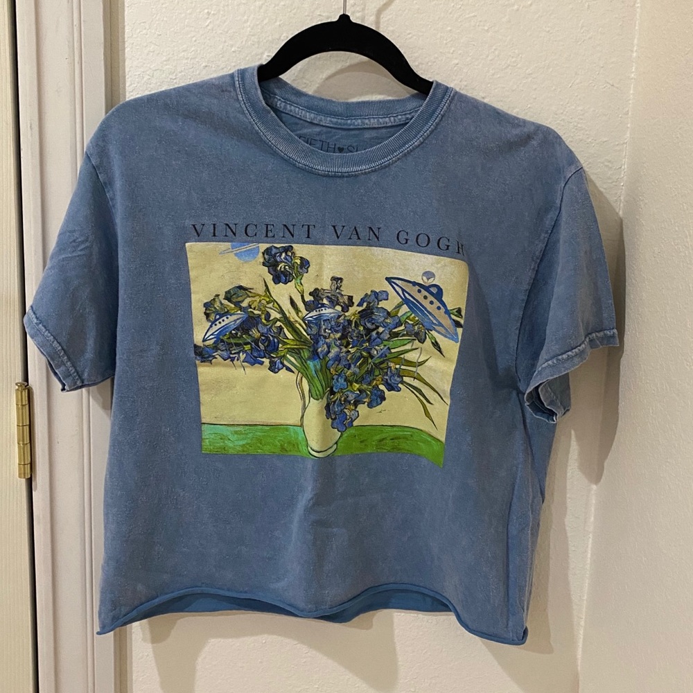 Cute graphic tee!
